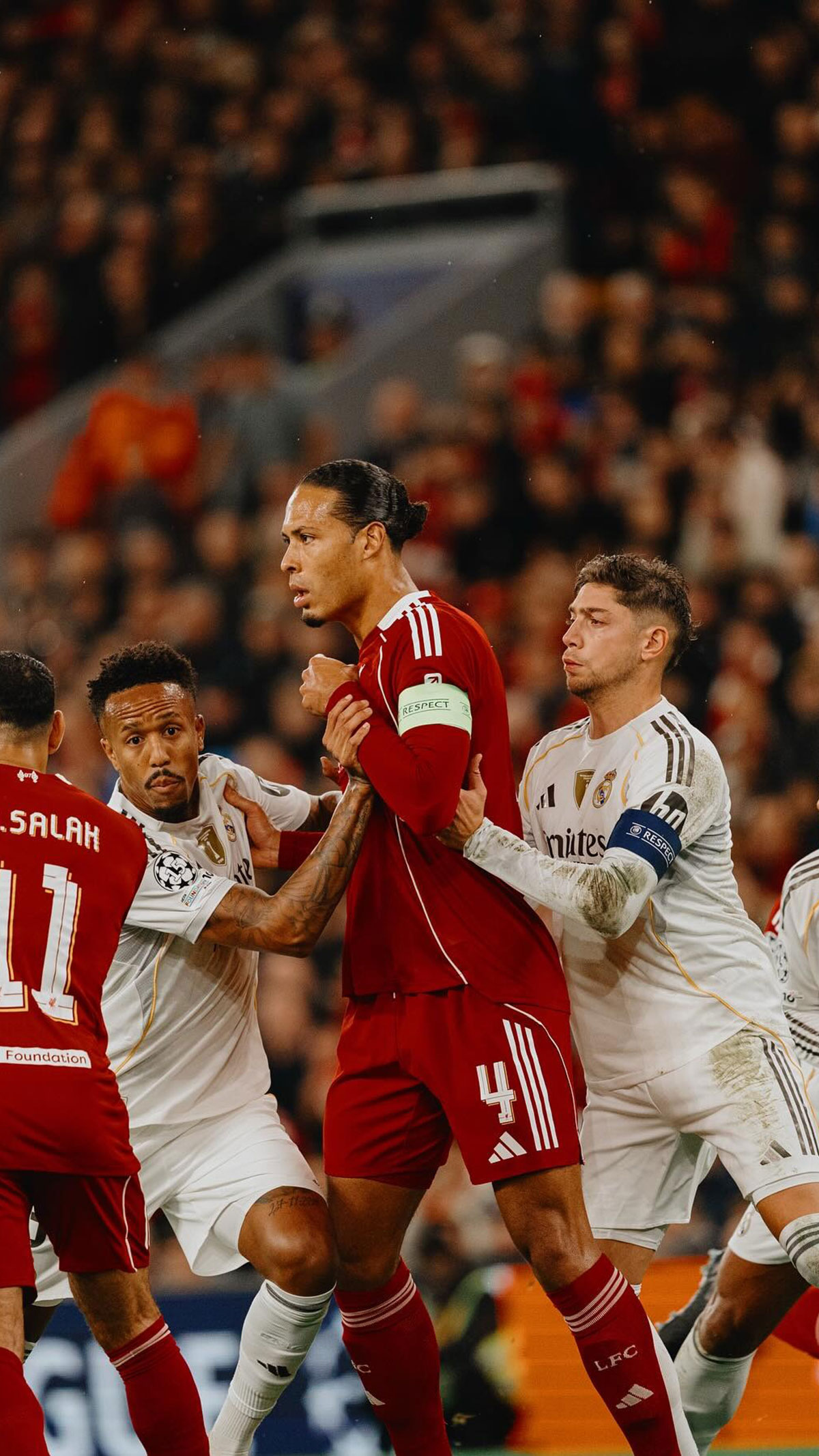 Voetbal live kijken in 4K — EREDIVISIE, CHAMPIONS LEAGUE | IPTV Proefabonnement